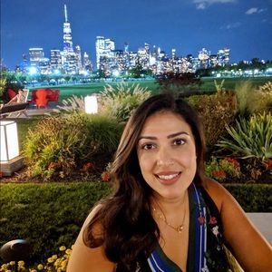 Meet your Posher, Mona